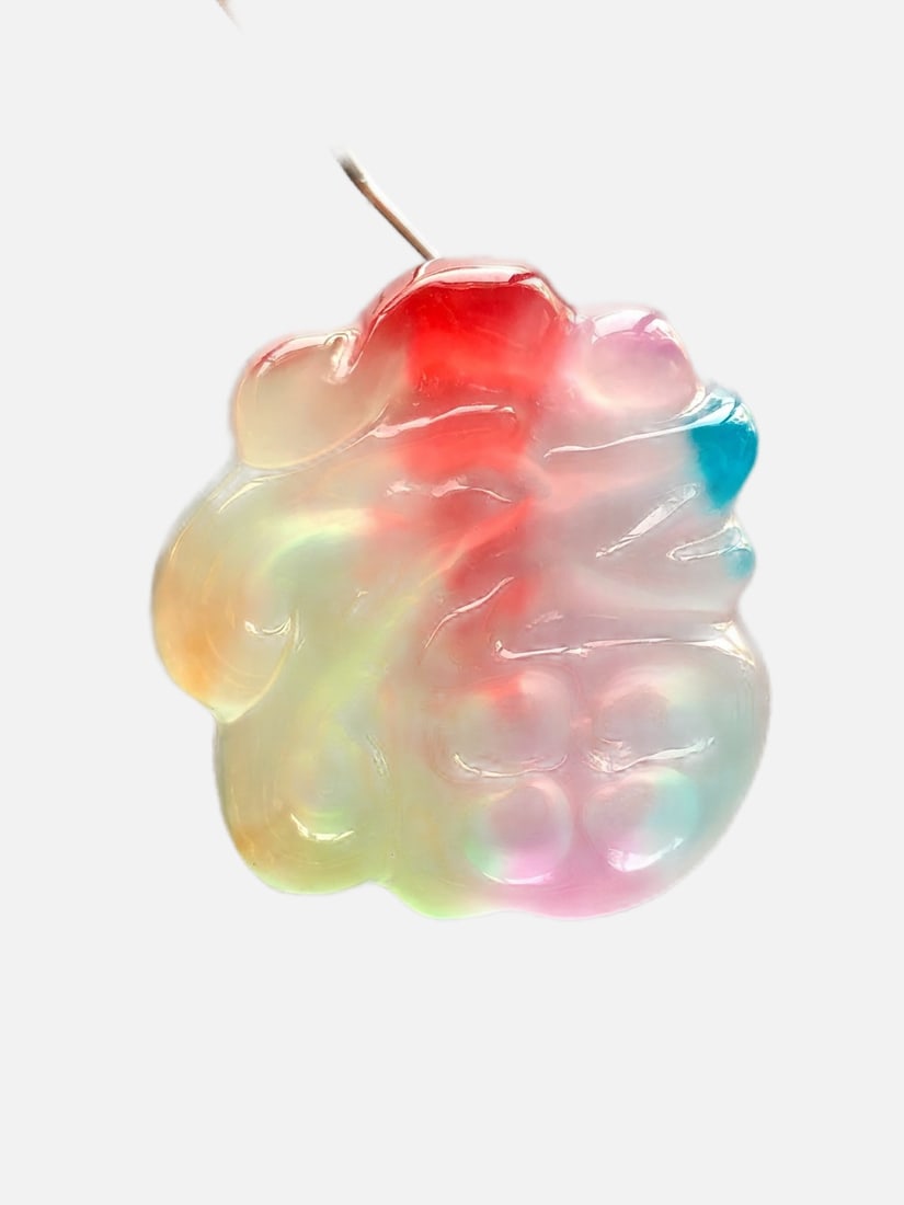 High-quality, high-fluorescence, multi-colored jadeite "Fu" character pendant: High-quality, high-fluorescence, multi-colored jadeite "Fu" character pendant. Made from superior materials, this pendant is icy, translucent, and lustrous, with a beautiful, oily sheen and a complete