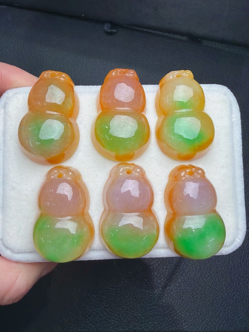 Jadeite Gourd with Yellow Jadeite and Floating Green Colors (1 of 9)