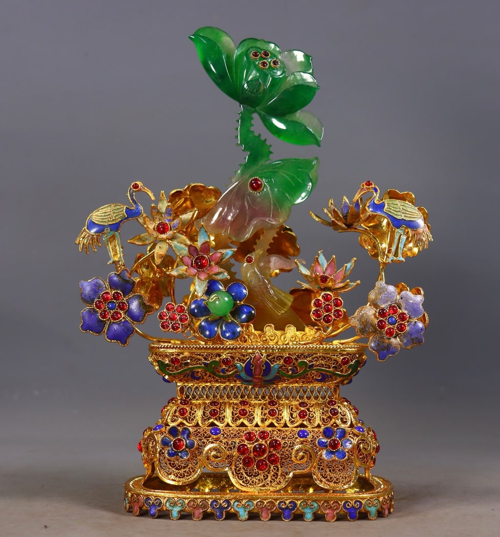 Exquisite Qing Dynasty filigree gilt inlaid with old jadeite mountain carving: Exquisite Qing Dynasty filigree gilt inlaid with old jadeite mountain carving Provenance:From a private collection in San Diego, California, USA. Our dedicated team expertly handles both domestic and