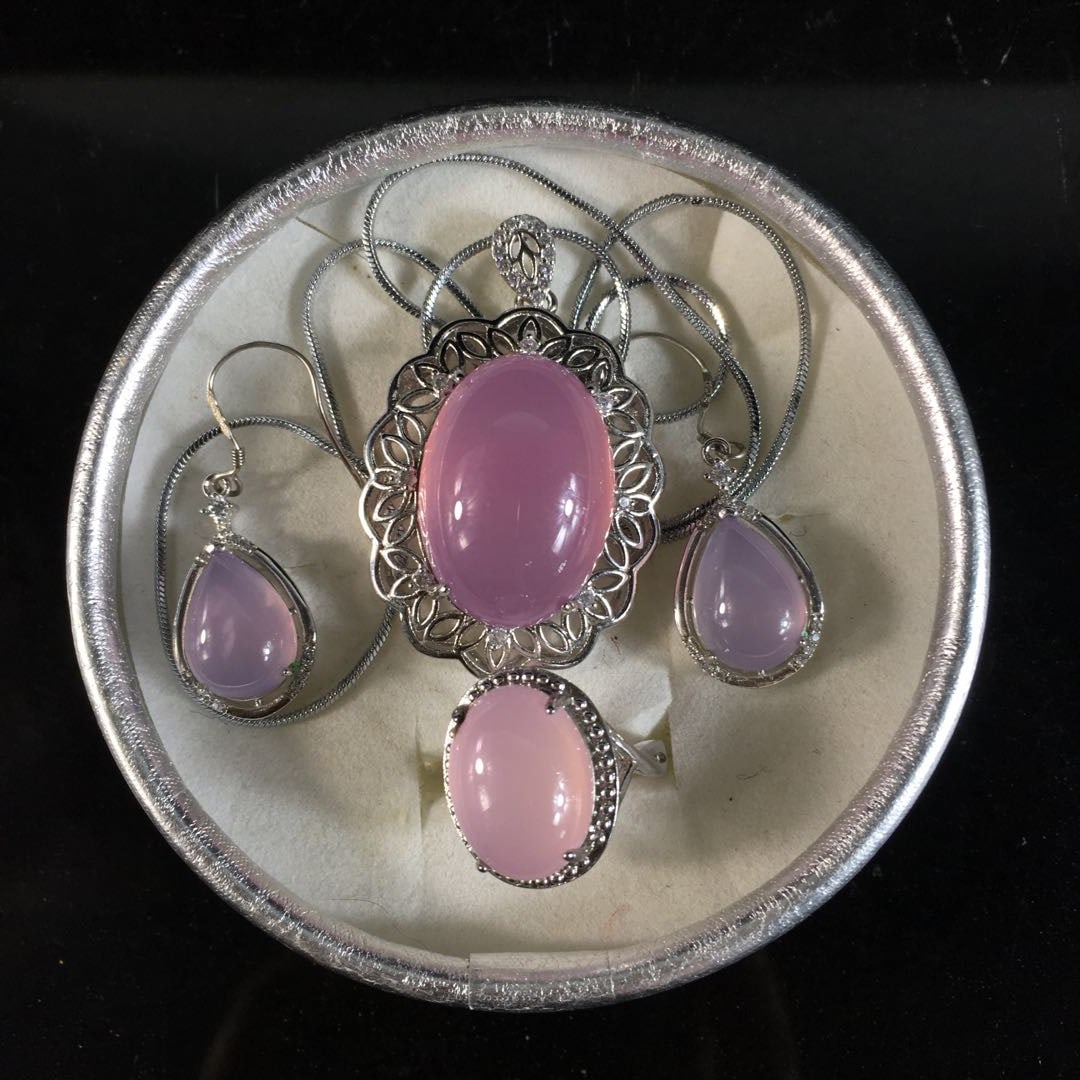 A set of jade jewelry, including a necklace, ring, and earrings.: A set of jade jewelry, including a necklace, ring, and earrings, in perfect condition, with exquisite craftsmanship, lustrous color, and quality as shown in the picture. Provenance:From a private coll