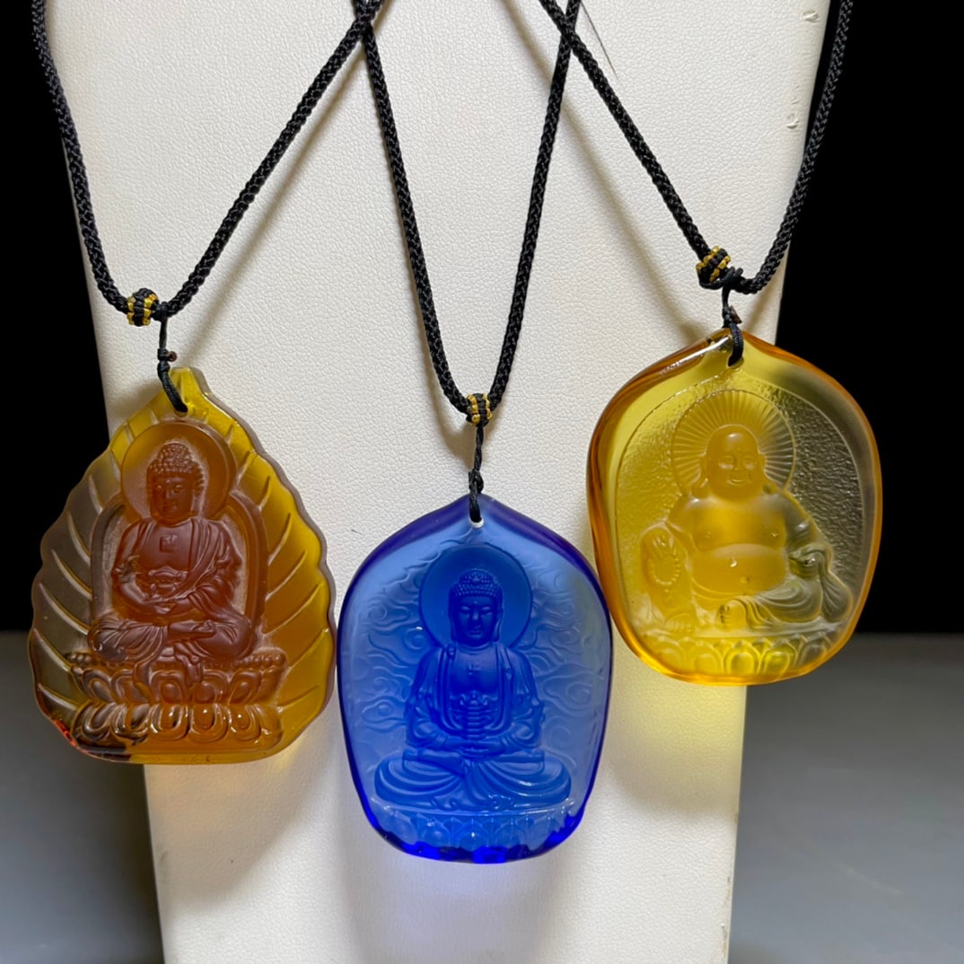 Tektite Necklace: Tektite necklace, 5x4cm, total weight 70g Provenance:Private collection from a professor in Yale University. Our dedicated team expertly handles both domestic and global shipping arrangements.We also