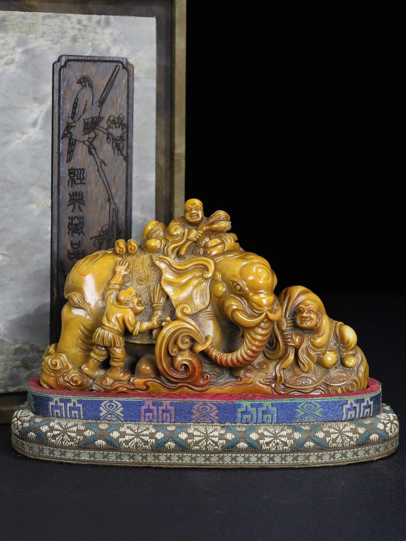 Rare hand-carved Shoushan stone Luohan and Elephant seal from an old collection (1 of 10)