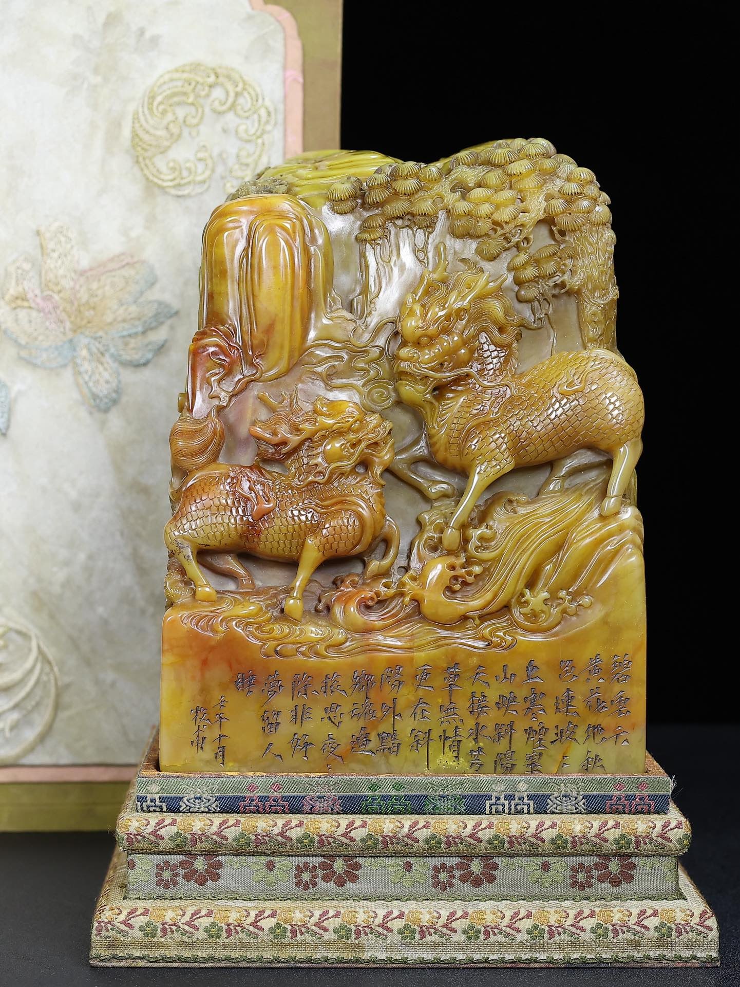 A rare, hand-carved Shoushan stone Qilin seal in a cloth box.: A rare, handcrafted Shoushan stone Qilin seal, presented in a cloth box. The design, featuring auspicious Qilin and evergreen pines, is a masterpiece of carving. The exquisite craftsmanship, high reli