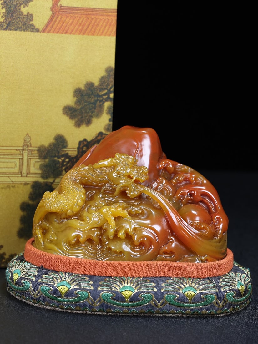 Rare antique Shoushan stone seal, hand-carved in a cloth box (1 of 10)