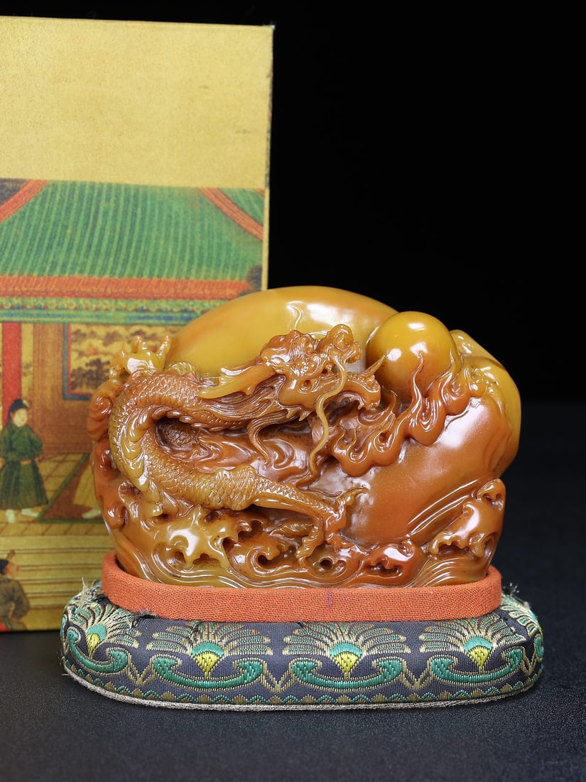 Rare antique Shoushan stone seal, hand-carved in a cloth box (1 of 9)