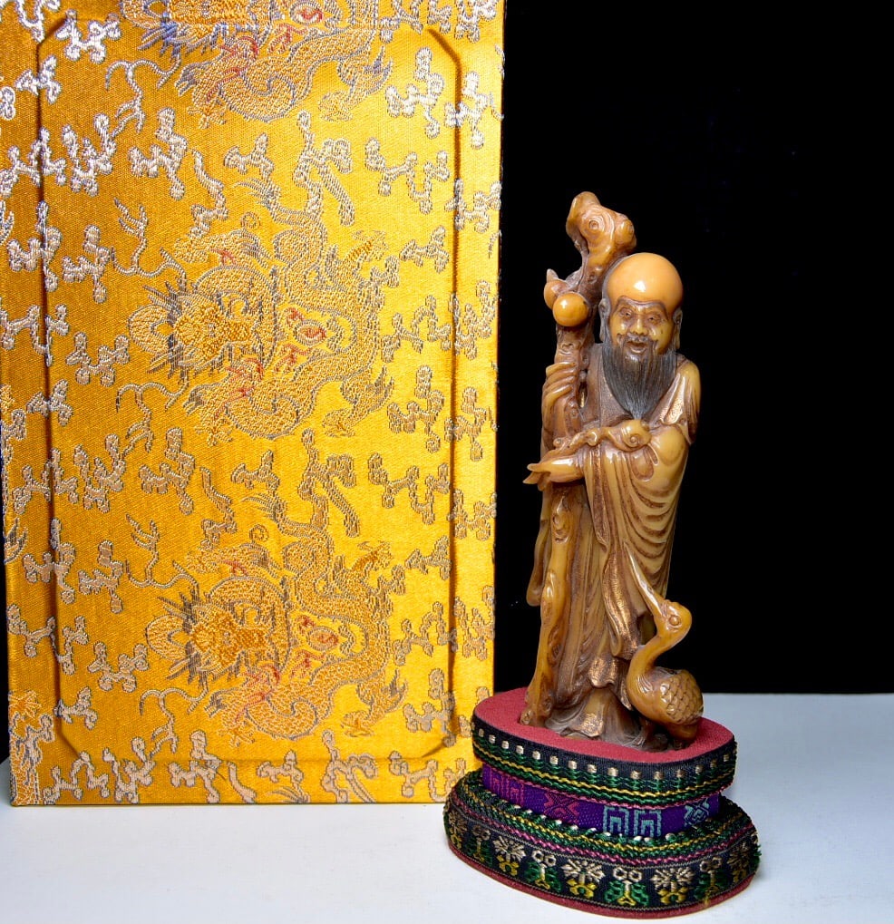 Rare Shoushan stone and Tianhuang stone figurine (1 of 9)