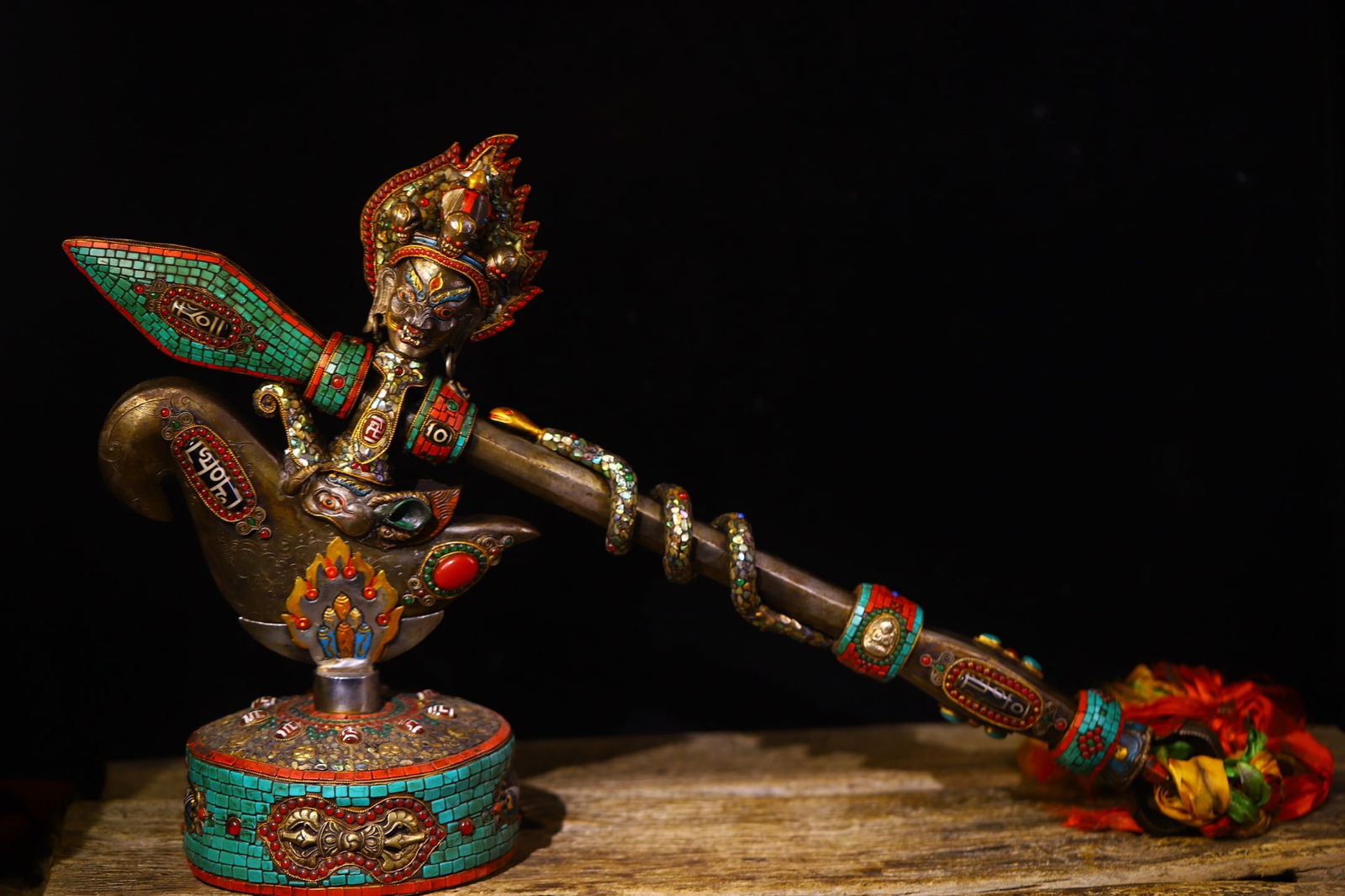 Tektite ritual implements are handcrafted, hammered, chiseled, and inlaid with gemstones.: This is a hand-hammered, chiseled, and gem-inlaid ritual implement made of meteorite iron. It is 67 cm high, 30 cm wide, and weighs approximately 6100 g. Provenance:Private collection from a professor