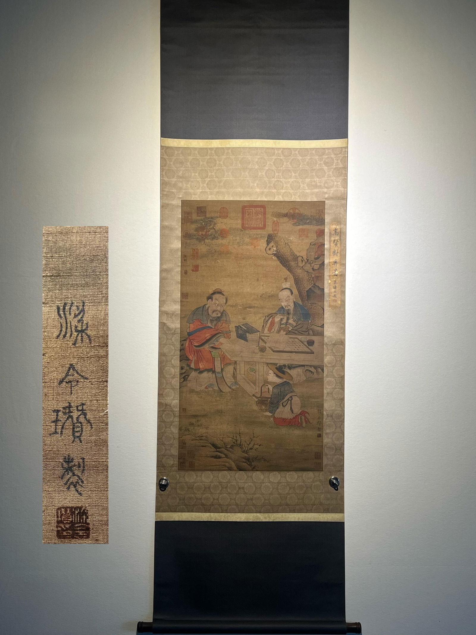 Liang Lingzan's Fine Silk - Hanging Scroll of "Scholars Playing Chess": Tang Dynasty - Liang Lingzan's Fine Silk - "Scholars Playing Chess" Hanging Scroll. Liang Lingzan (690-?), a native of Shu (present-day Sichuan) during the Tang Dynasty, held the official positions