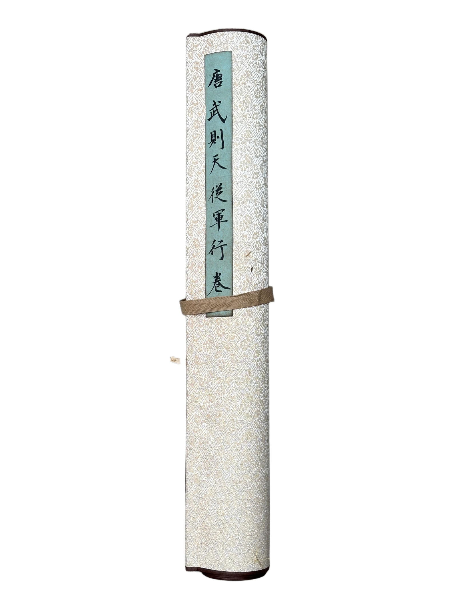(Wu Zetian's Calligraphy Scroll): (Wu Zetian's Calligraphy Scroll) Material: Silk; Mounting Dimensions: Approximately 5.25 meters in length and 55 centimeters in width; Painting Dimensions: Approximately 458 cm in length and 41 cm in