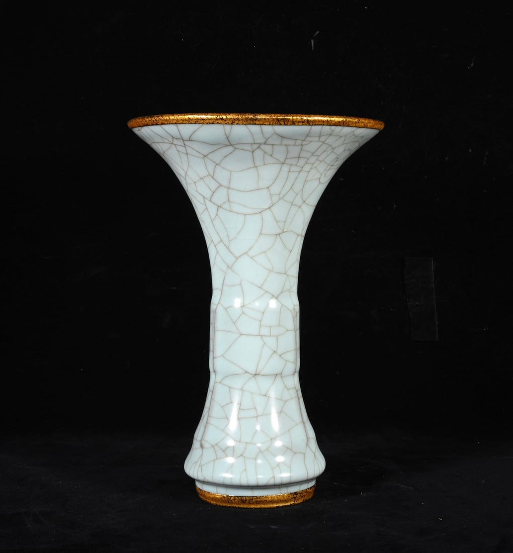 Song Dynasty official kiln gold-rimmed flower vase (1 of 9)