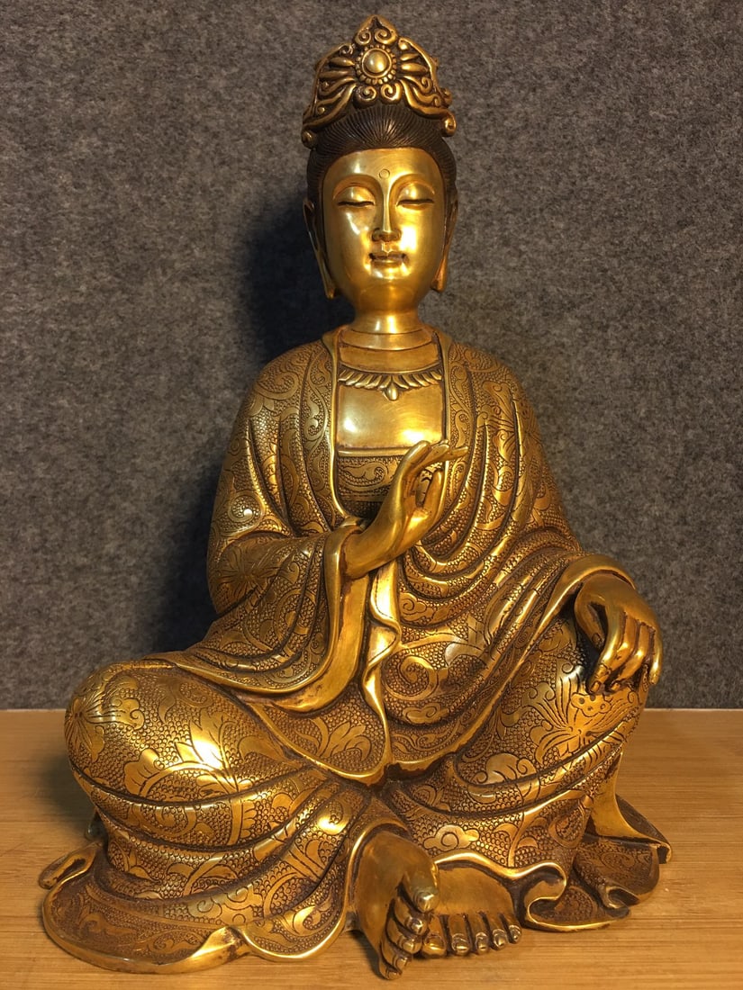 Purple Bronze Guanyin: bronze-gilded Guanyin statue, 29 cm high, 20 cm wide, and weighing 5000g. Provenance:Private collection, Vancouver, Canada. Our dedicated team expertly handles both domestic and global shipping arrang