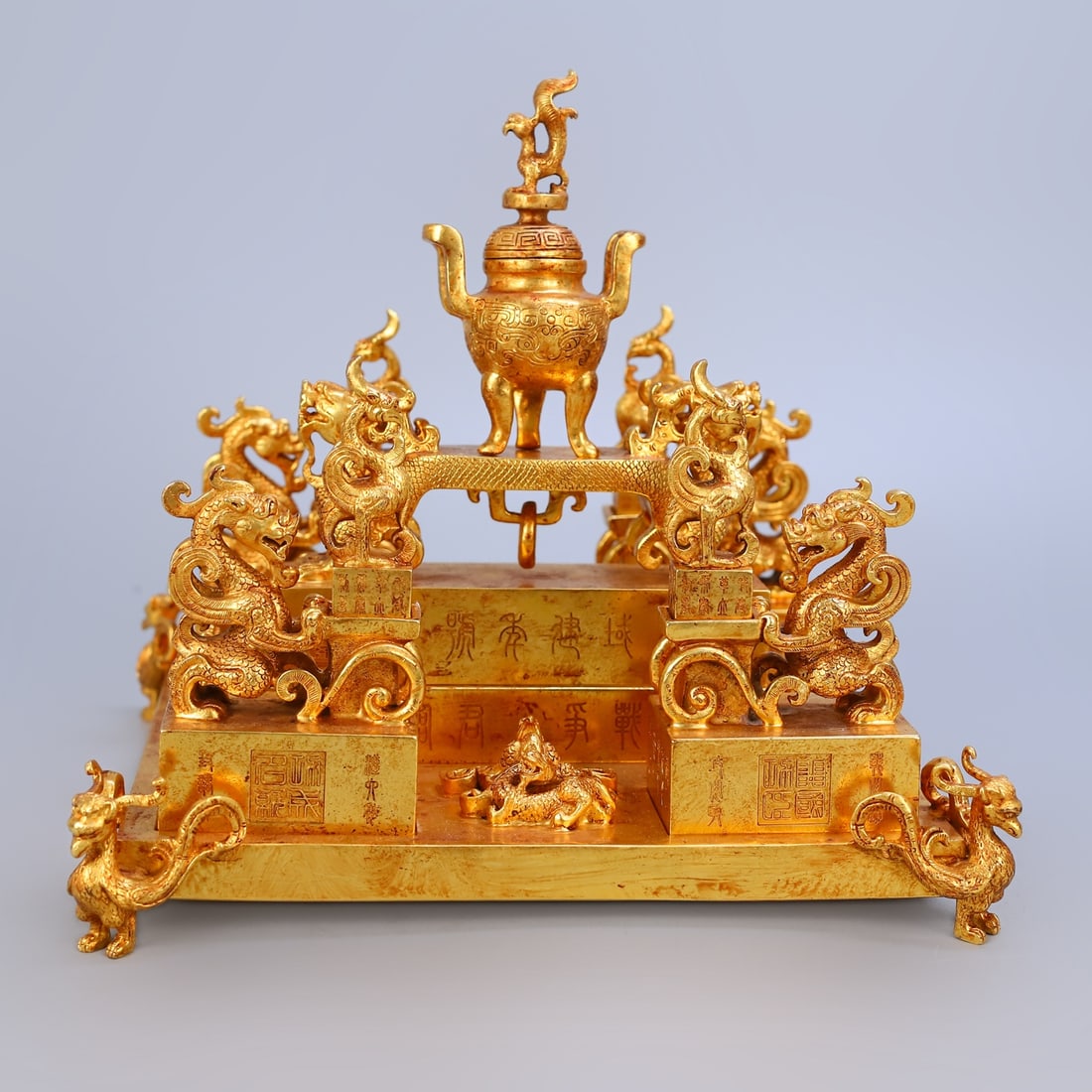 Precious Collection of Gilt Bronze Hand-Engraved Seals: This is a rare, hand-engraved, gilt-bronze stamp from a precious collection. It has a unique design and is in excellent condition. It measures 25cm in height, 27cm in width, and weighs 12005 grams. Pr