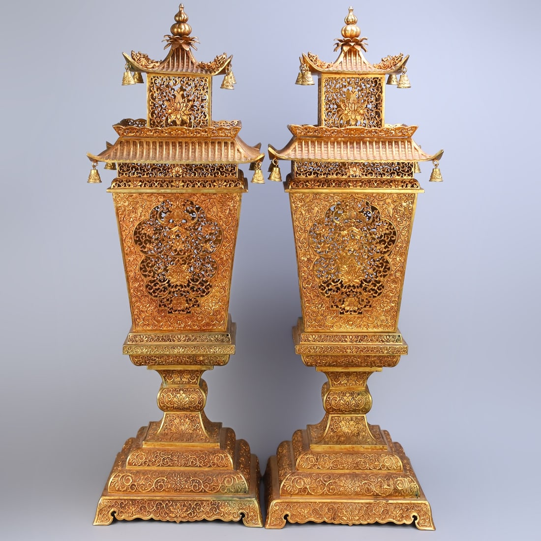 A pair of Qing Dynasty gilt-gold palace lanterns inlaid with gemstones, exquisitely crafted with (1 of 10)