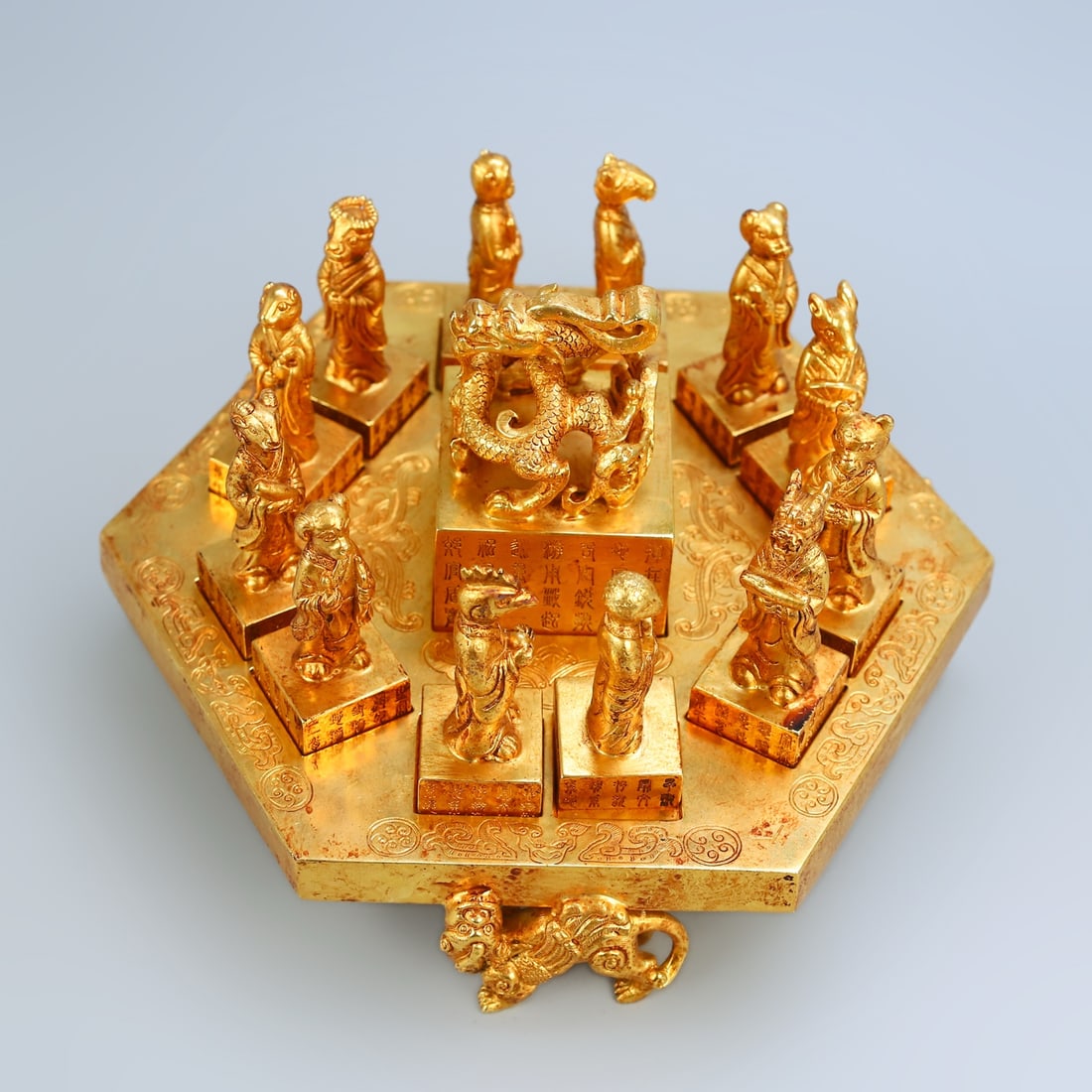 Gold-plated copper twelve zodiac seals: A rare, gilt-bronze zodiac animal seal from a precious collection, measuring 15cm in height, 23cm in width, and weighing 5120 grams. Provenance:Private collection from a professor in University of