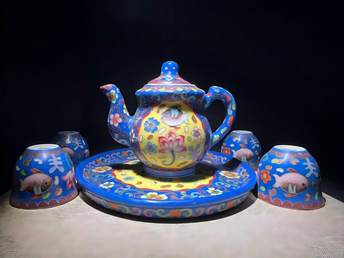Ming Dynasty Chenghua period cloisonne enamel teapot: A Ming Dynasty Chenghua period cloisonne enamel teapot, 6 pieces, teapot height 14 x 17 cm, cup height 5.5 x 6.5 cm, saucer diameter 21.5 cm. Provenance:Private collection, Houston, Texas. Our