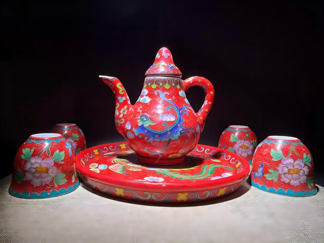 Ming Dynasty Chenghua period cloisonne enamel phoenix pattern teapot: A Ming Dynasty Chenghua period cloisonne enamel teapot with phoenix design, measuring 15 x 16 cm in height, with a cup measuring 5.5 x 6.5 cm in height and a saucer measuring 21.5 cm in diameter.