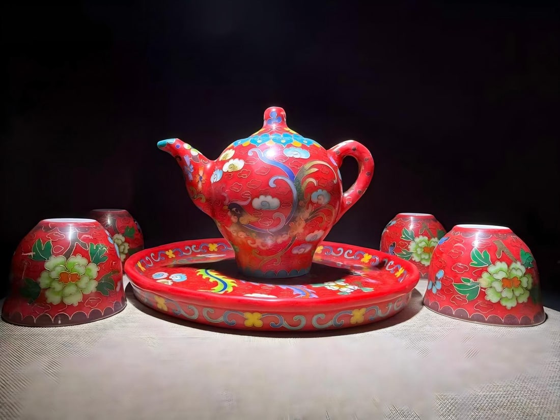 Ming Dynasty Chenghua period cloisonne enamel phoenix pattern teapot: A Ming Dynasty Chenghua period cloisonne enamel teapot with phoenix design, measuring 13 x 17 cm in height, with a cup measuring 5.5 x 6.5 cm in height and a saucer measuring 21.5 cm in diameter.
