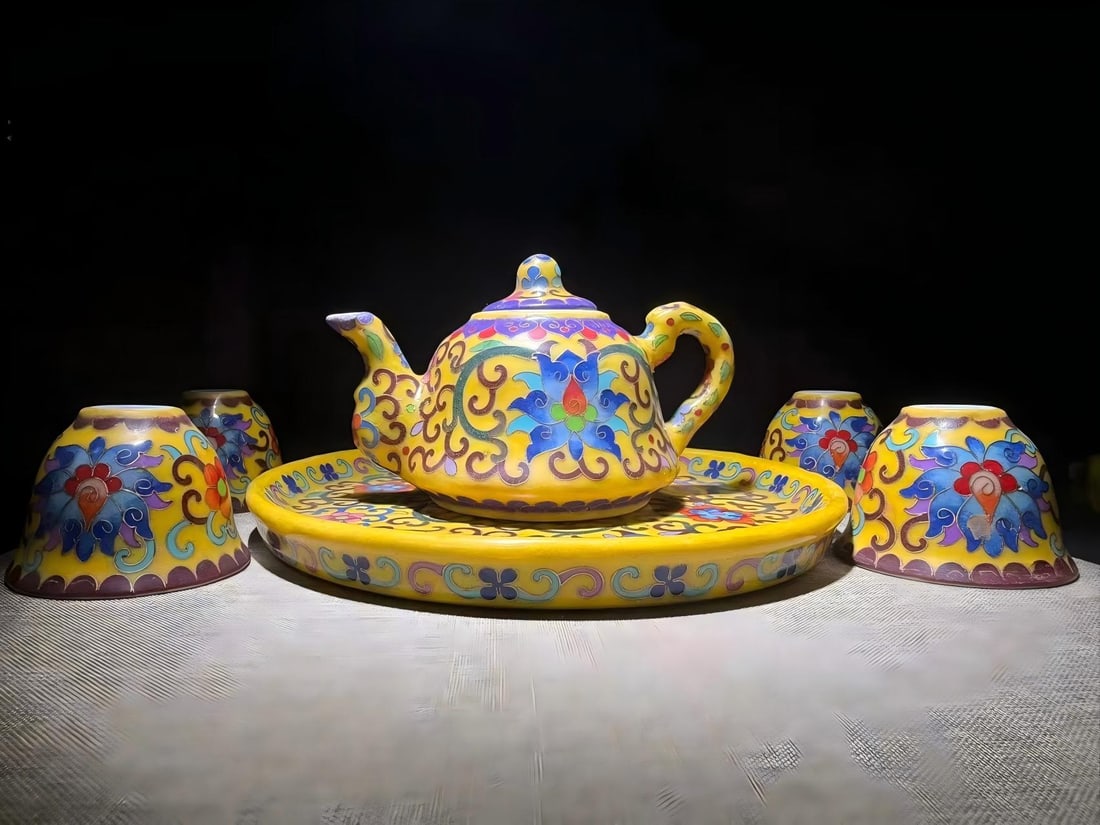 Cloisonne Enamel Teapot of the Chenghua Period of the Ming Dynasty (1 of 8)