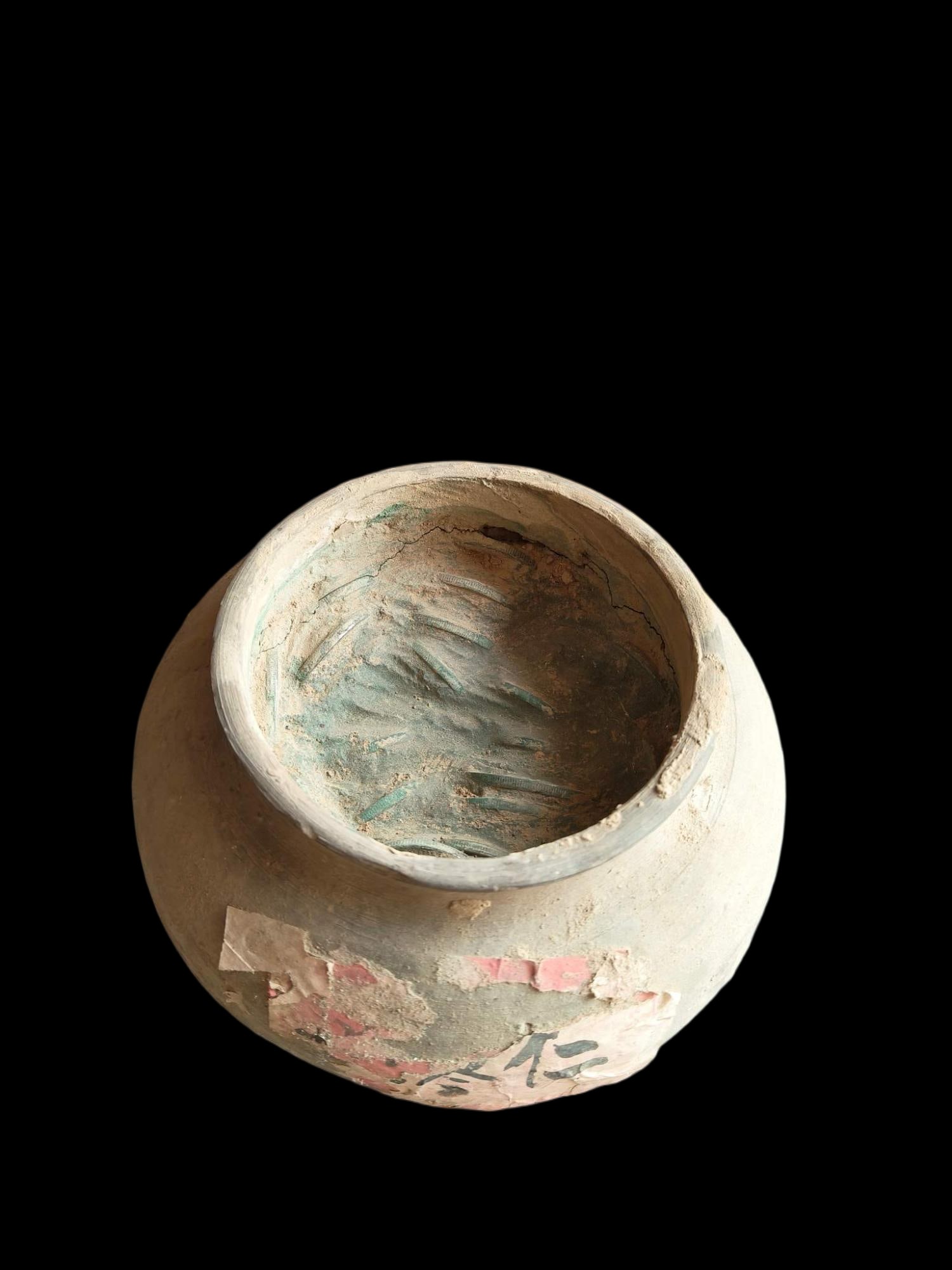 Old silver coins: jar of old silver coins, 13 cm high, 17 cm in diameter, and weighing 2800 g. Provenance:Private collection from a professor in Massachusetts Institute of Technology. Our dedicated team expertly handle