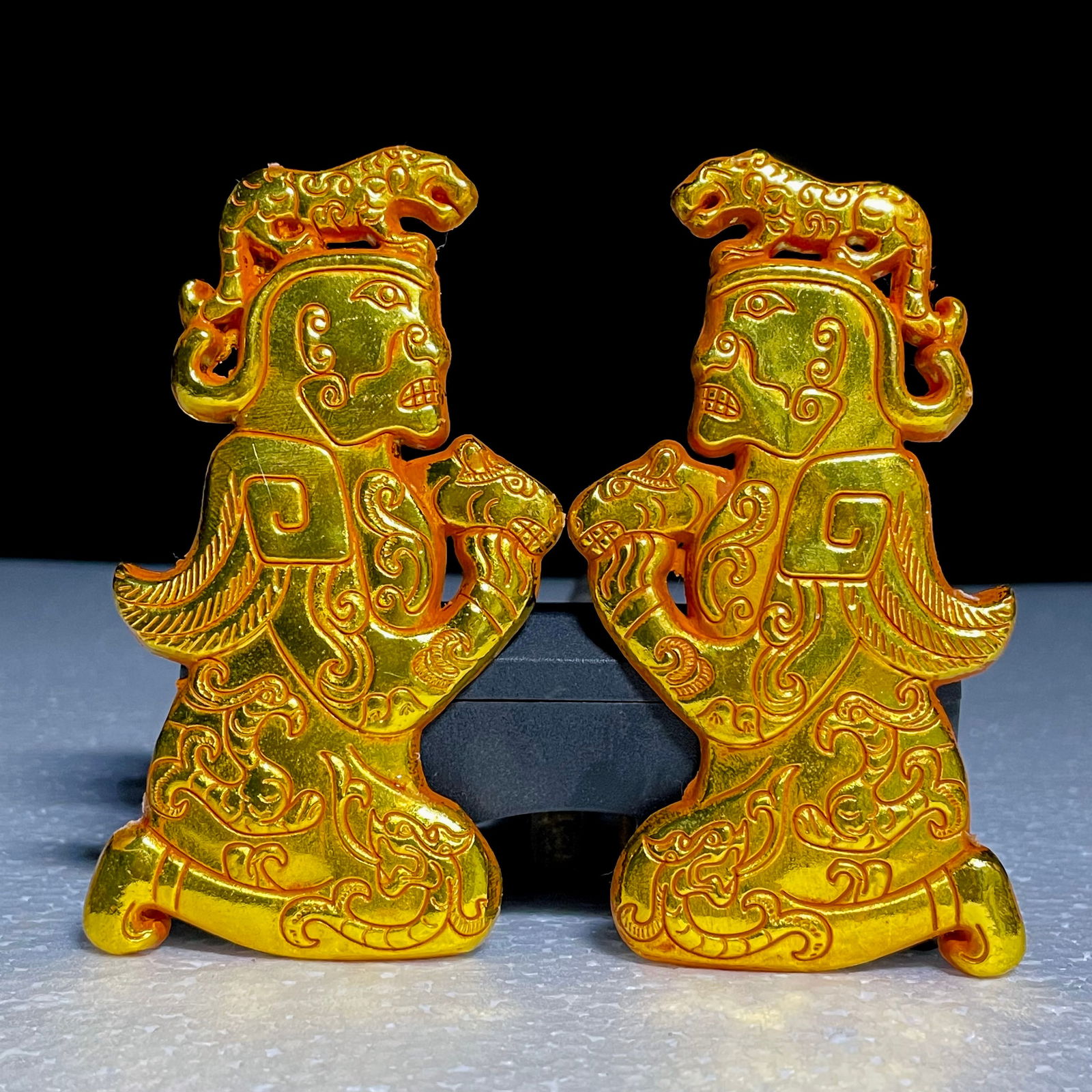 Gilded Bronze Tiger Tally Military Tally from the Warring States and Han Dynasties: A gilt bronze tiger tally, dating from the Warring States and Han Dynasties, measuring 10 x 5.2 cm and weighing 200 grams. Provenance:Private collection, Southern California. Our dedicated team expert