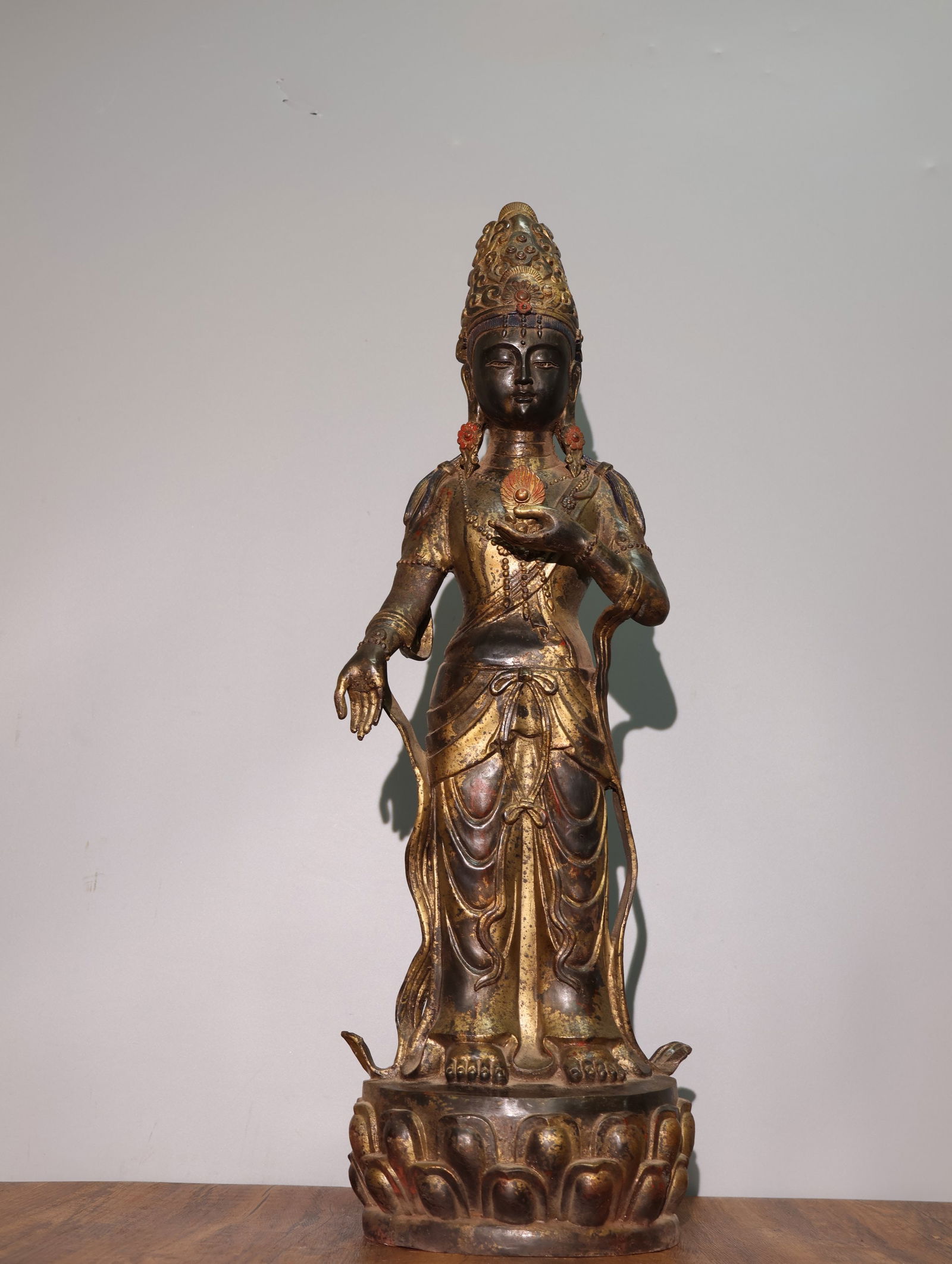 Rare pure copper gilded Buddha statue, complete image of Guanyin Bodhisattva (1 of 9)