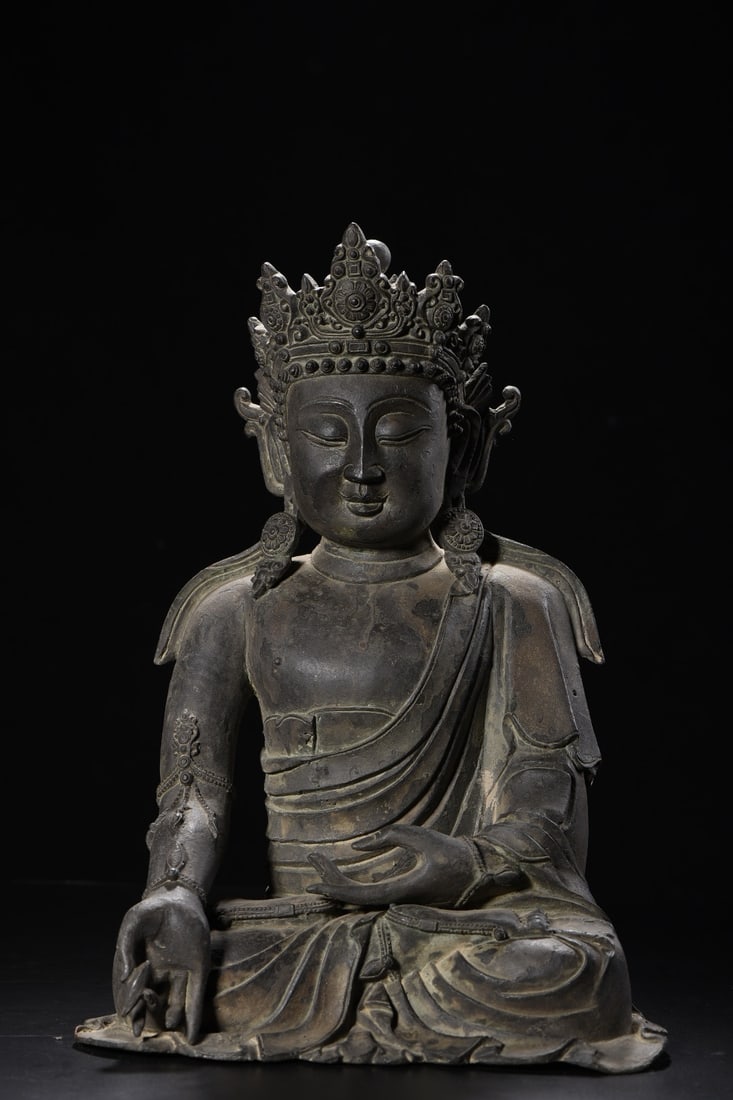 Medicine Buddha statue engraved in bronze: A bronze engraved Medicine Buddha statue, 33.5cm high, 23.5cm wide, 17cm thick, and weighing 7250g. Provenance:Mrs. Amily, Washington, DC. Our dedicated team expertly handles both domestic and global