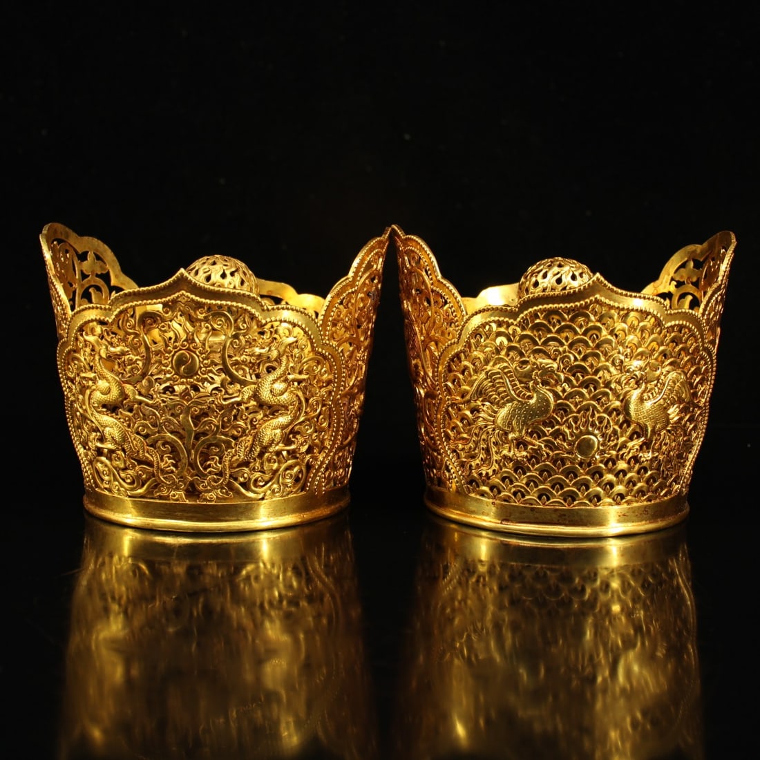 Old Tang Dynasty handmade openwork dragon and phoenix crown: A pair of Tang Dynasty handcrafted openwork dragon and phoenix crowns, unearthed during a rural excavation, are in excellent condition with exquisite workmanship. They are top-quality collectibles.