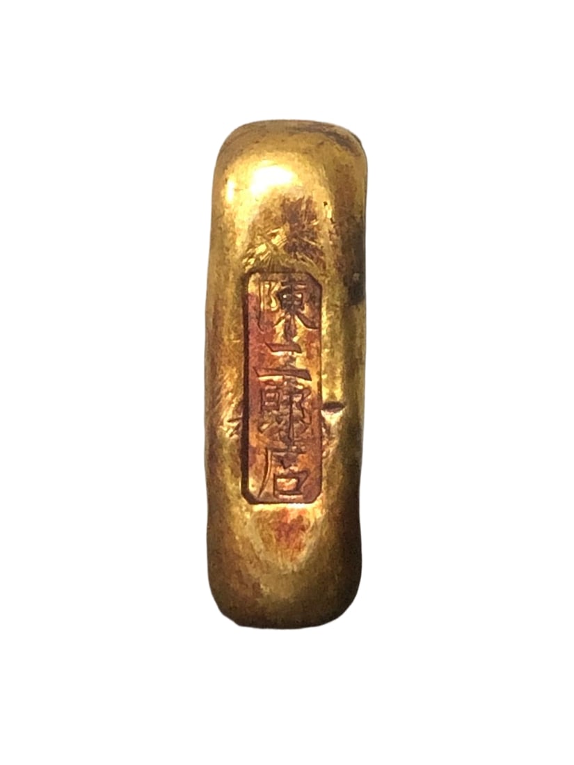 Solid gilded Chen Erlang gold bars: This solid gilded gold bar, made by Chen Erlang, has a warm, smooth, and sophisticated patina. It is finely crafted and measures 1.5 cm in length, 4.5 cm in height, and 1 cm in width.
