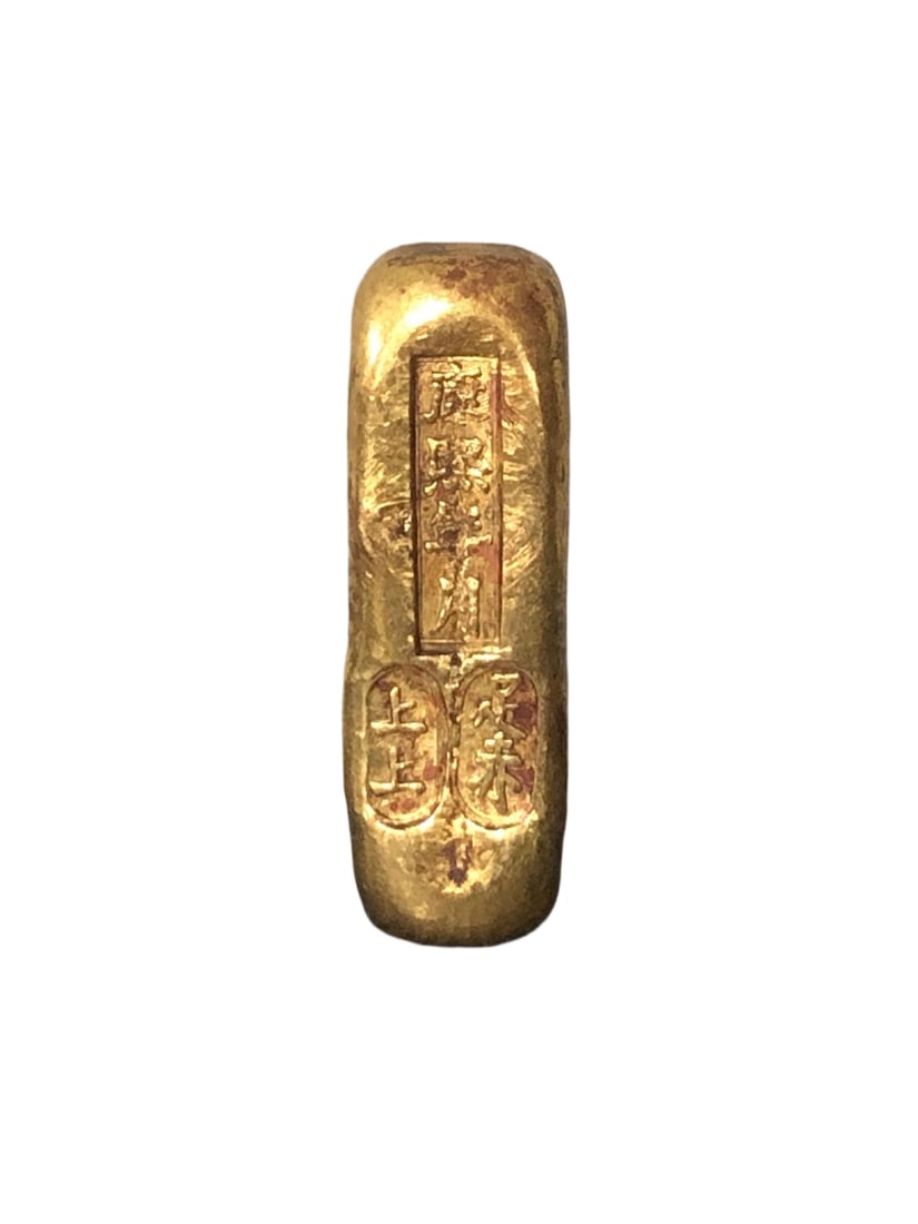 Solid gilded gold bars from the Kangxi period, of the highest quality.: A solid gilded gold bar from the Kangxi period, made of pure red gold with a warm, smooth, and aged patina. It is finely crafted and measures 1.5 cm in length, 4.5 cm in height, and 1 cm in width. Pro