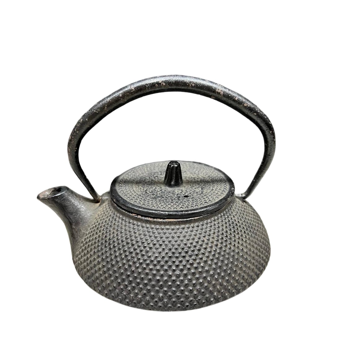 copper kettle: The dimensions of the bronze kettle are: 13 x 12 x 7.5 cm (length x width x height). Provenance:Private collection of the retired lawyer Mr.Henry, Chelmsford, Massachusetts. Our dedicated team