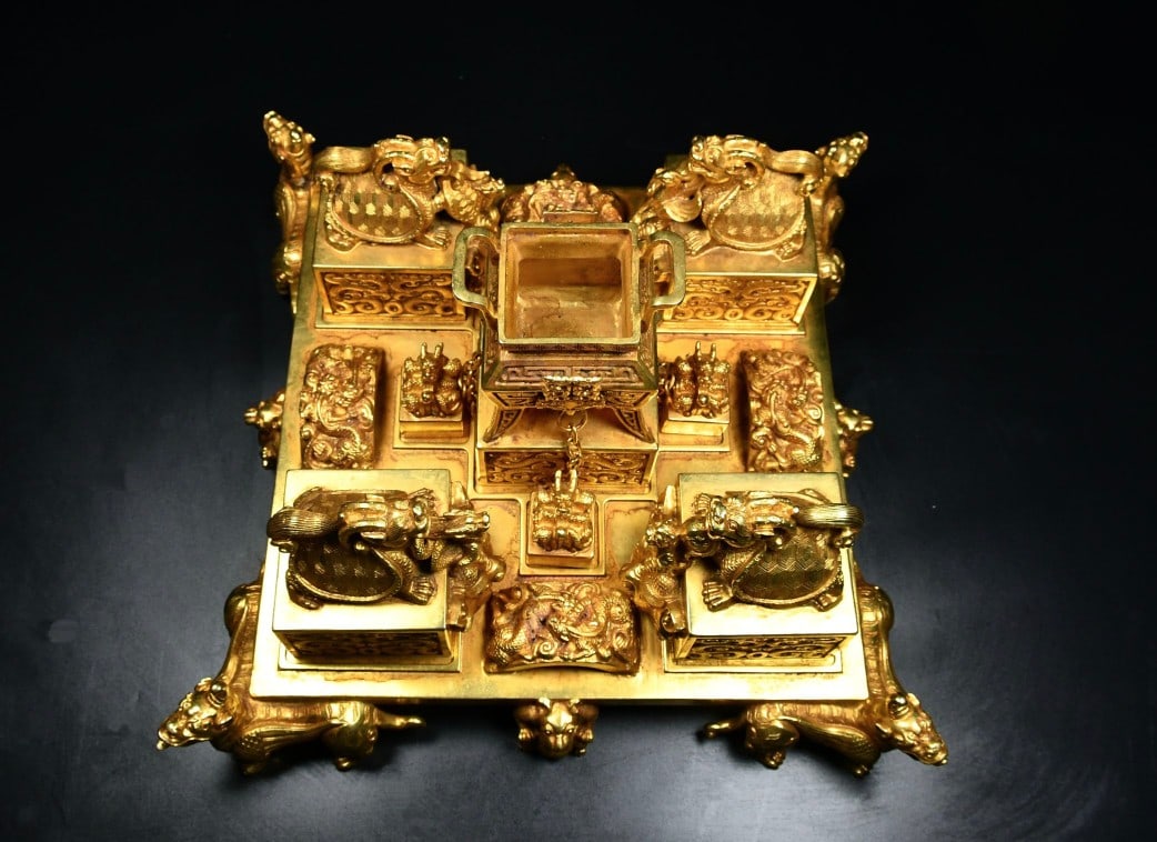 Four-piece set of gilded seals for sacrificial rites to Heaven during the Ming Dynasty (1 of 8)