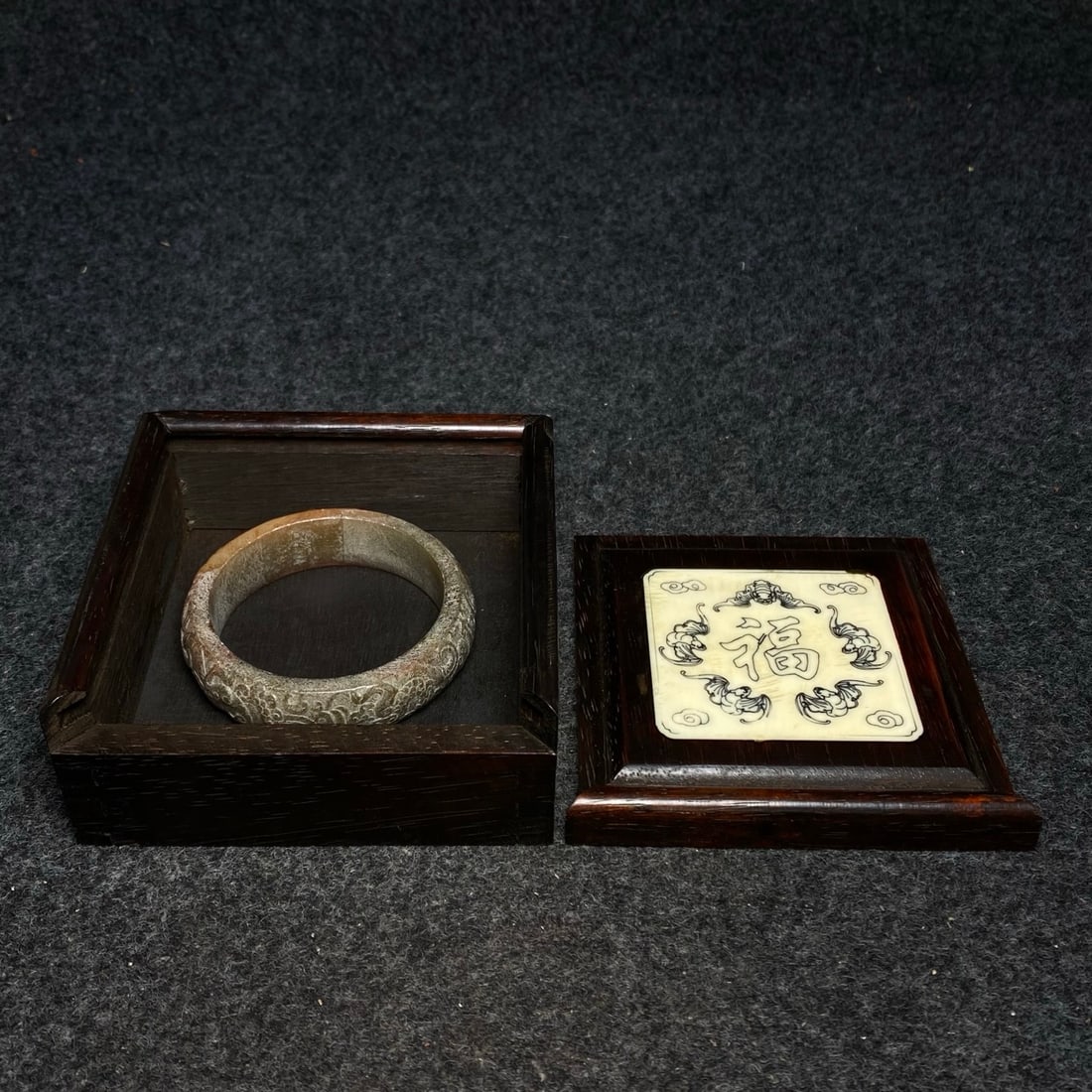 The rosewood and bone-inlaid collection box contains a precious ancient Hetian jade. (1 of 10)