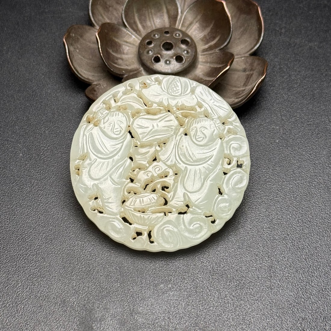Exquisite Hetian jade pendant featuring the two immortals of harmony and union. (1 of 9)