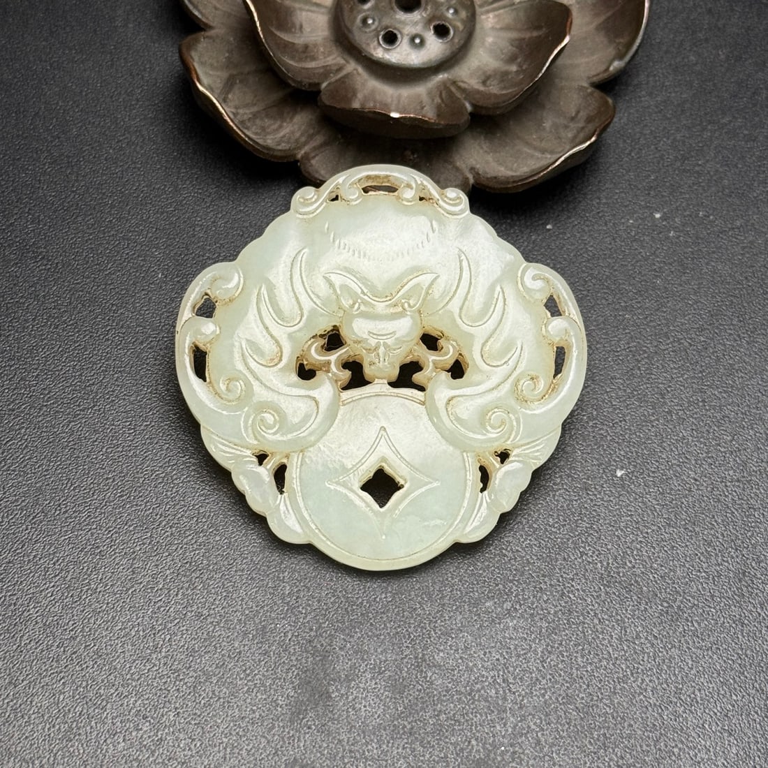 Hetian jade "Good Fortune Before Your Eyes" pendant (1 of 9)