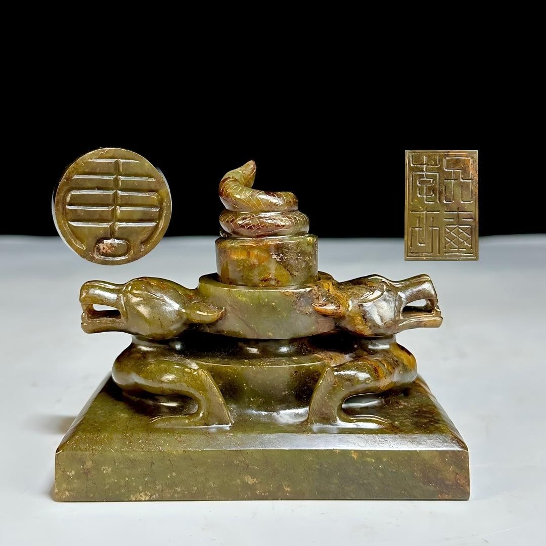 Treasured Hetian jade seal bearing the inscription "Emperor Taizong of Tang" Li Shimin (1 of 8)