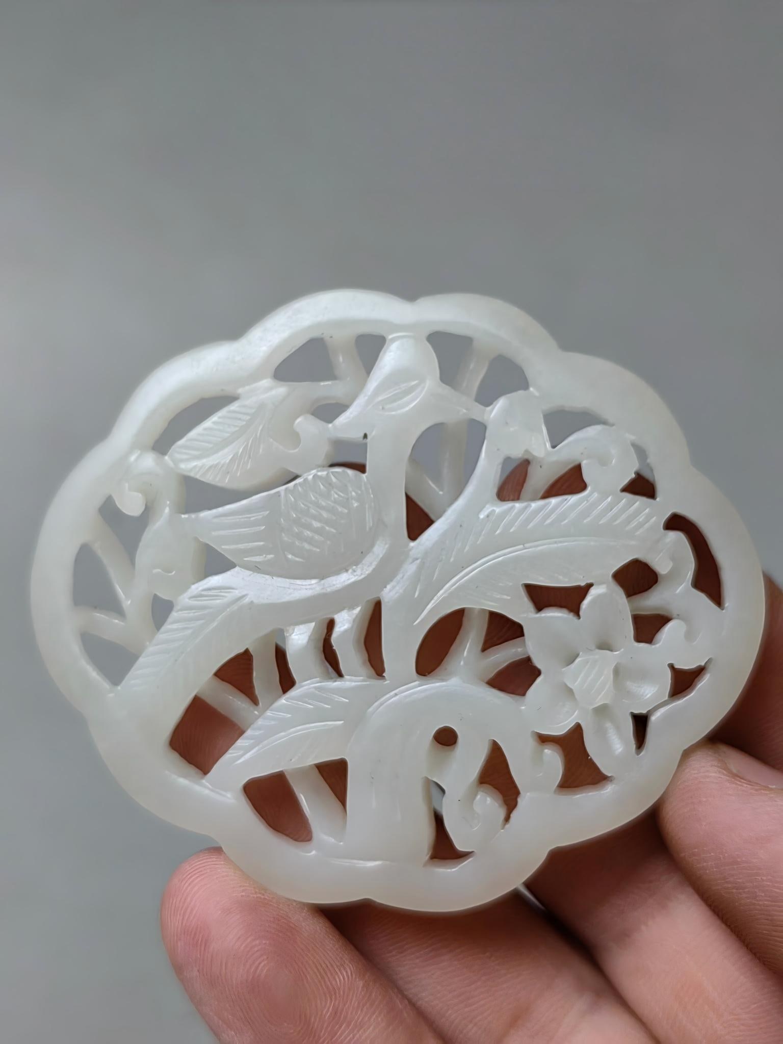 Qing Dynasty Hetian white jade pendant: This Qing Dynasty Hetian white jade pendant measures 6.5cm in length, 5.5cm in width, and 0.6cm in thickness, weighing 29.1g. Provenance:Private collection, Cliffside Park, New Jersey. Our dedicated t