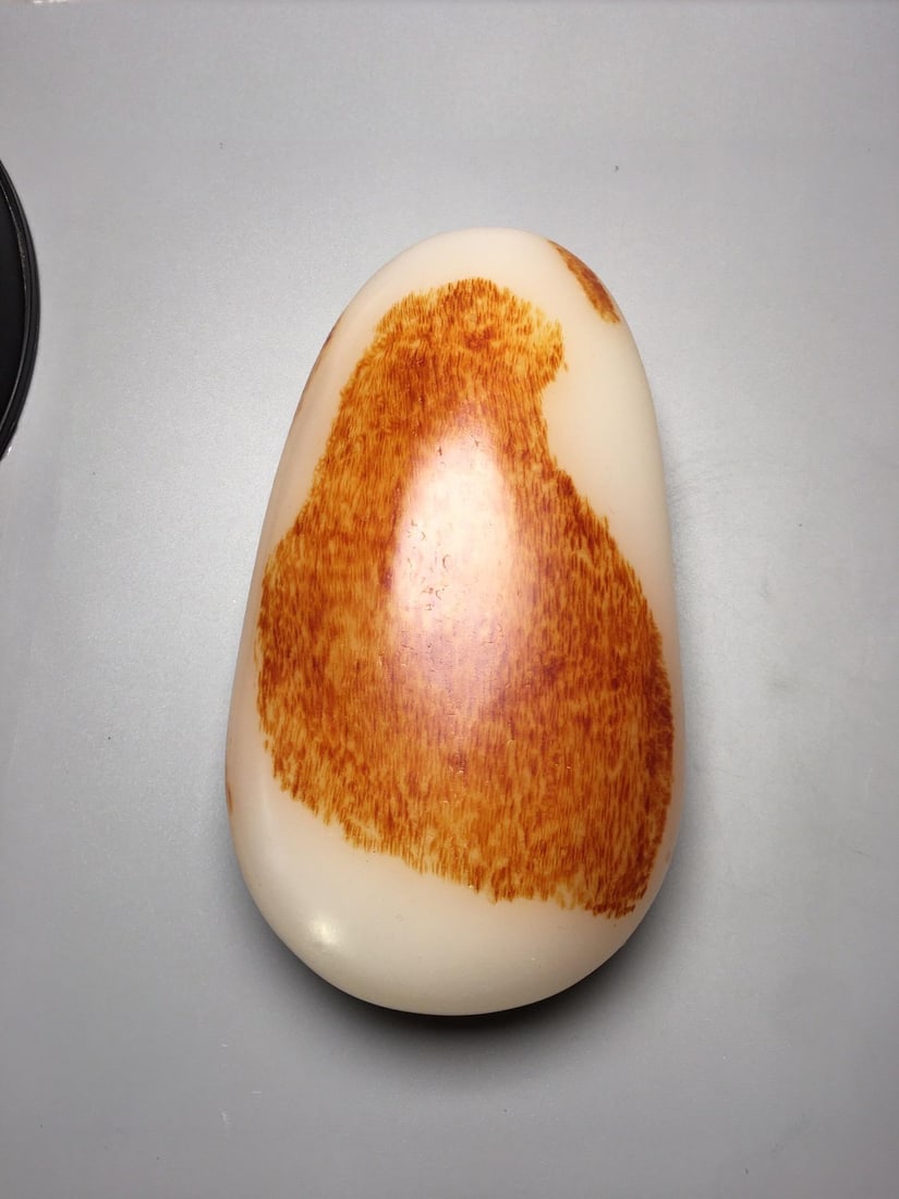 High-quality Hetian jade pebble (1 of 9)