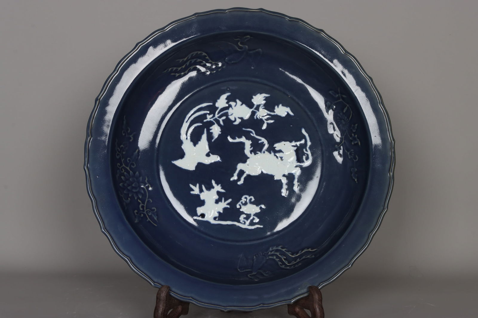 Yuan Dynasty, a blank space for a Qilin and Phoenix plate in the sacrificial orchid ceremony. (1 of 9)