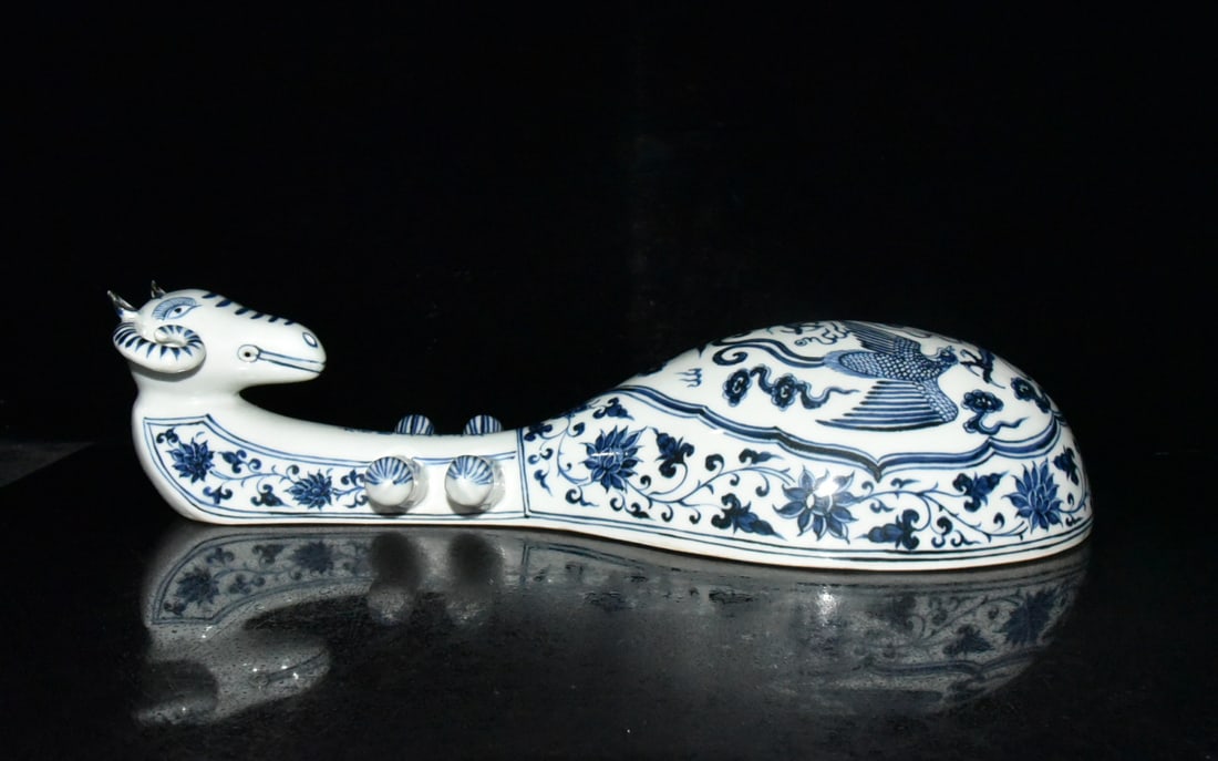 Yuan Dynasty Blue and White Porcelain Pipa with Dragon and Phoenix Design and Ram's Head: A Yuan Dynasty blue and white porcelain pipa with dragon and phoenix design and a ram's head, 9.5??40??16.2cm Provenance:Private collection, Cliffside Park, New Jersey. Our dedicated team expertly han