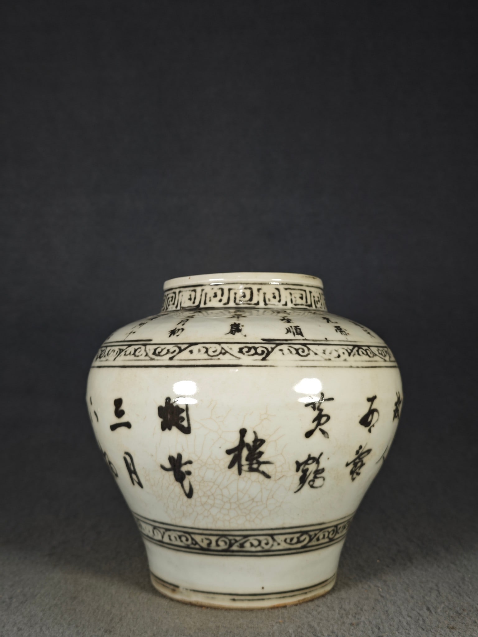 Yuan Dynasty blue and white porcelain jar with handwritten crackle pattern: Yuan Dynasty blue and white porcelain jar with handwritten crackle pattern Provenance:From a private collection in San Diego, California, USA. Our dedicated team expertly handles both domestic and glo