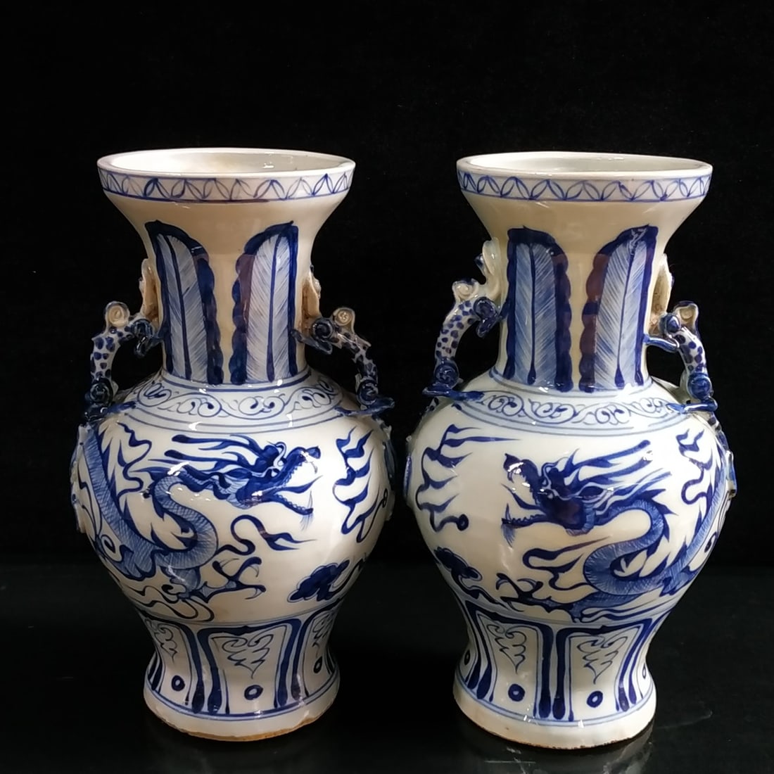 Yuan Dynasty blue and white porcelain hand-painted dragon pattern double-eared vase (1 of 7)