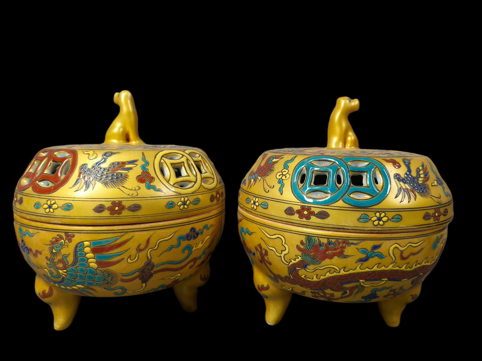 A pair of plain tricolor glazed incense burners with dragon and phoenix patterns on a gold: A pair of plain tricolor glazed incense burners with dragon and phoenix designs on a gold ground, 17 cm high and 14.5 cm in diameter. Provenance:Private collection, Vancouver, Canada. Our dedicated te