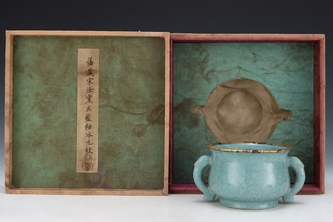 Formerly in the collection of a Song Dynasty Ru ware sky-blue glazed double-eared incense burner: A Song Dynasty Ru ware sky-blue glazed incense burner with two handles, formerly in the collection. Dimensions: Height: 7.5 cm; Diameter: 14 cm. Provenance:Mrs.Jennifer , Minneapolis, Minnesota. Colle