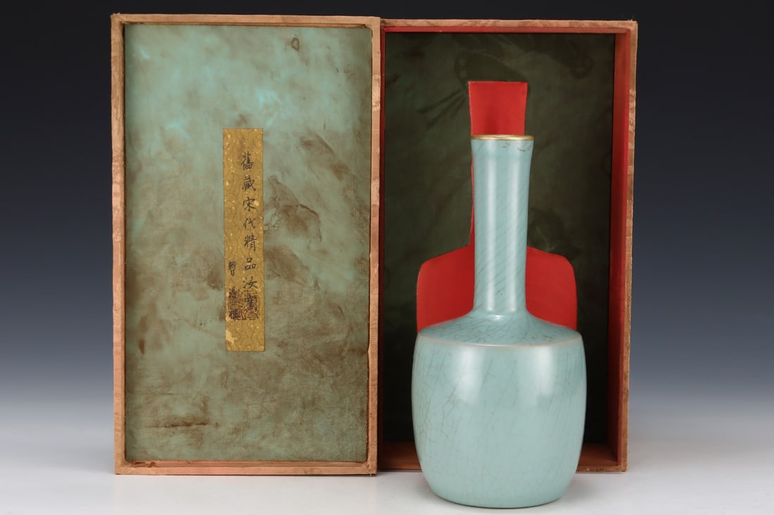 Formerly in the collection of a Song Dynasty Ru ware sky-blue glazed mallet-shaped vase: A Song Dynasty Ru ware sky-blue glazed mallet-shaped vase, formerly in the collection. Dimensions: Height: 26.8 cm; Diameter: 13 cm. Provenance:Mr. Stefan, Minneapolis, Minnesota. Our dedicated team e