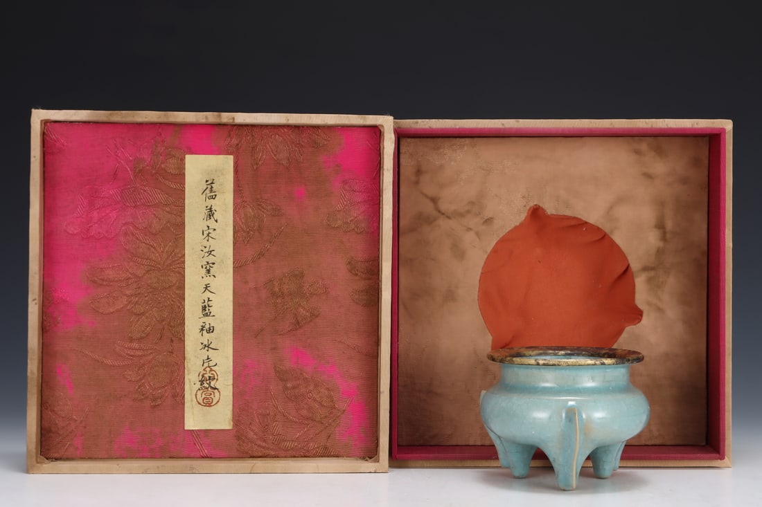 Formerly in the collection of a Song Dynasty Ru ware sky-blue glazed tripod incense burner (1 of 9)