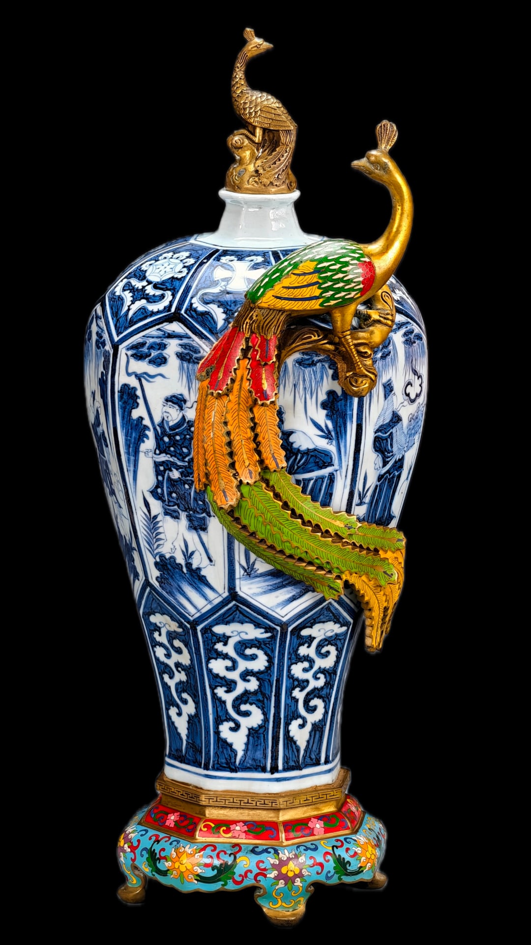 Early Ming Dynasty (before the blank period) Blue and white octagonal windowed melon-shaped plum: Early Ming Dynasty (before the blank period) Blue and white octagonal melon-shaped plum vase with figure and story design / inlaid copper cloisonne "Phoenix and Luan in Harmony" design plum vase. The