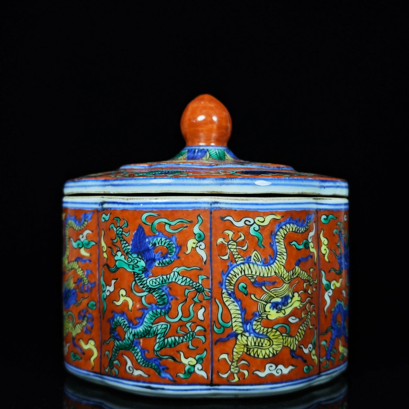 Ming Jiajing period red-ground polychrome dragon-patterned covered jar (1 of 9)