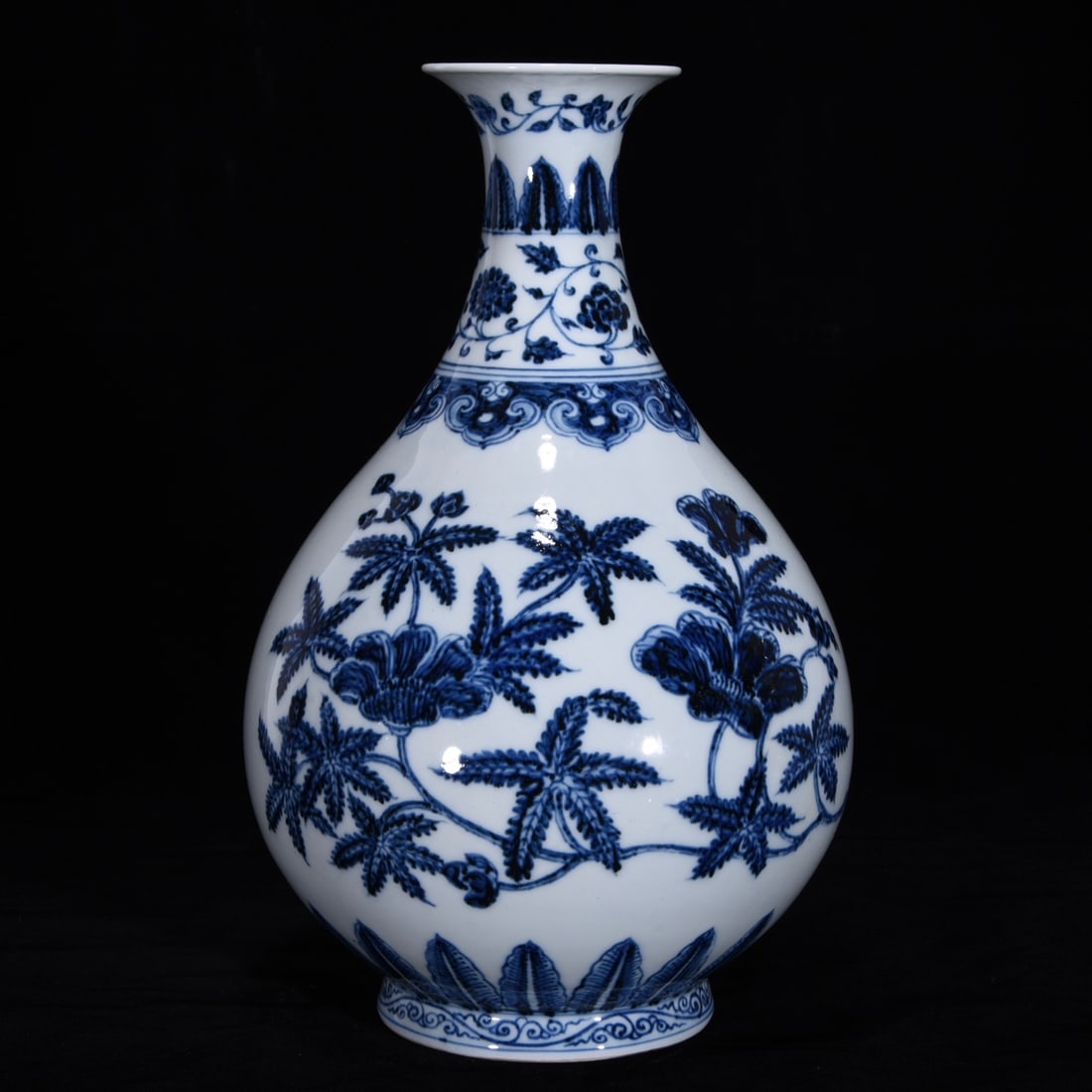Ming Jianwen blue and white okra-shaped Yuhuchun vase (1 of 9)