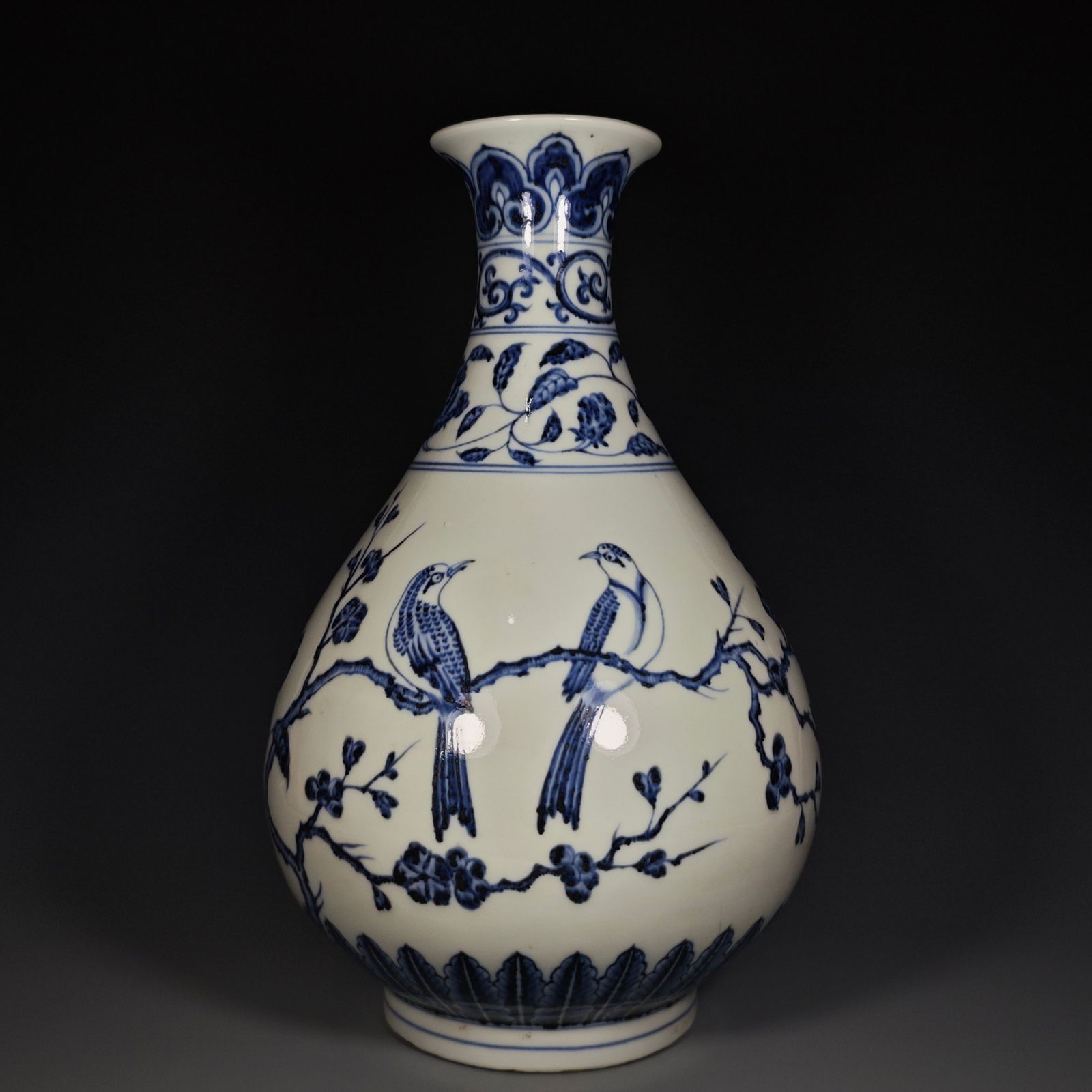 Ming Xuande blue and white porcelain vase with floral and bird design.: A Ming Dynasty Xuande period blue and white porcelain vase with floral and bird design, measuring 33 cm in height and 19.5 cm in width. Provenance:Private collection from a professor in University of