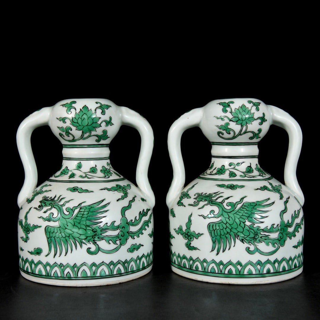 A pair of green-painted phoenix-patterned ruyi vases from the Yongle period of the Ming Dynasty: A pair of green-painted phoenix-patterned ruyi vases from the Yongle period of the Ming dynasty; 19.5 x 15 cm Provenance:Private collection , Boston, Massachusetts. Our dedicated team expertly handles